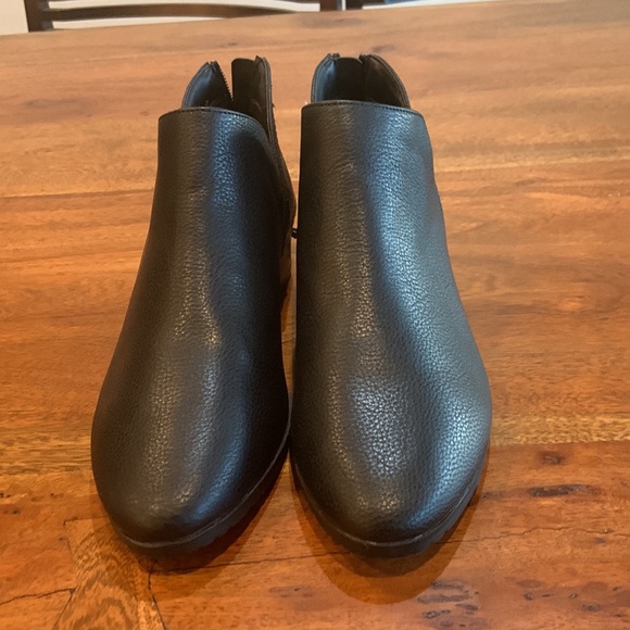 Women’s NWOT Kenneth Cole Reaction ankle Booties.  Sz 7 - Picture 2 of 8